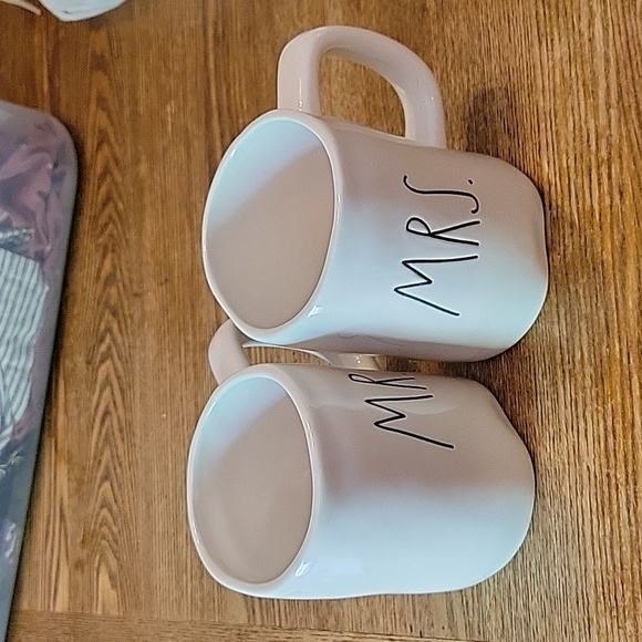 ♡ Mr & Mrs Rae Dunn Mug Set - Picture 9 of 10